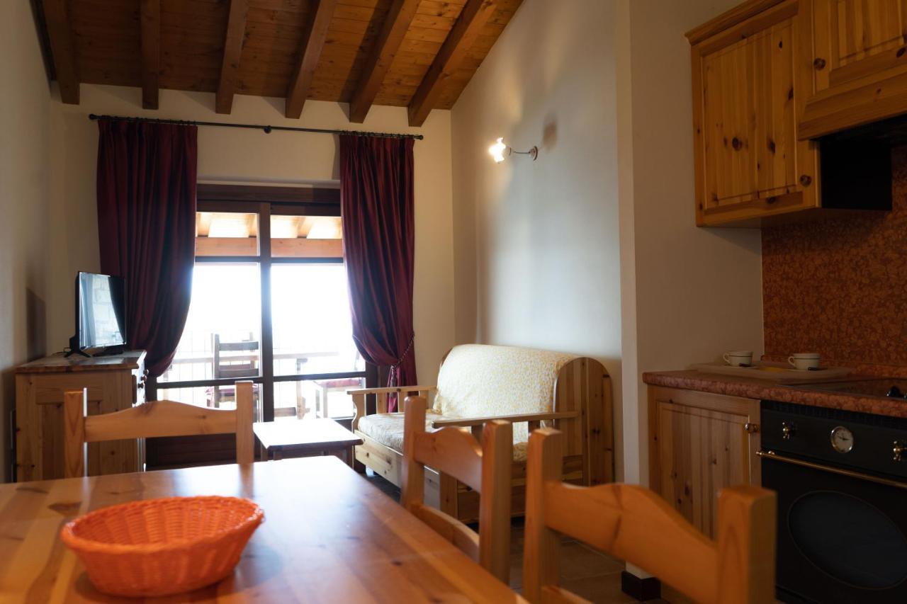 La FIOCCHINA - Magic Place - Salò - Garda Lake - countryside farmhouse, inside the middle of the lake Exterior foto