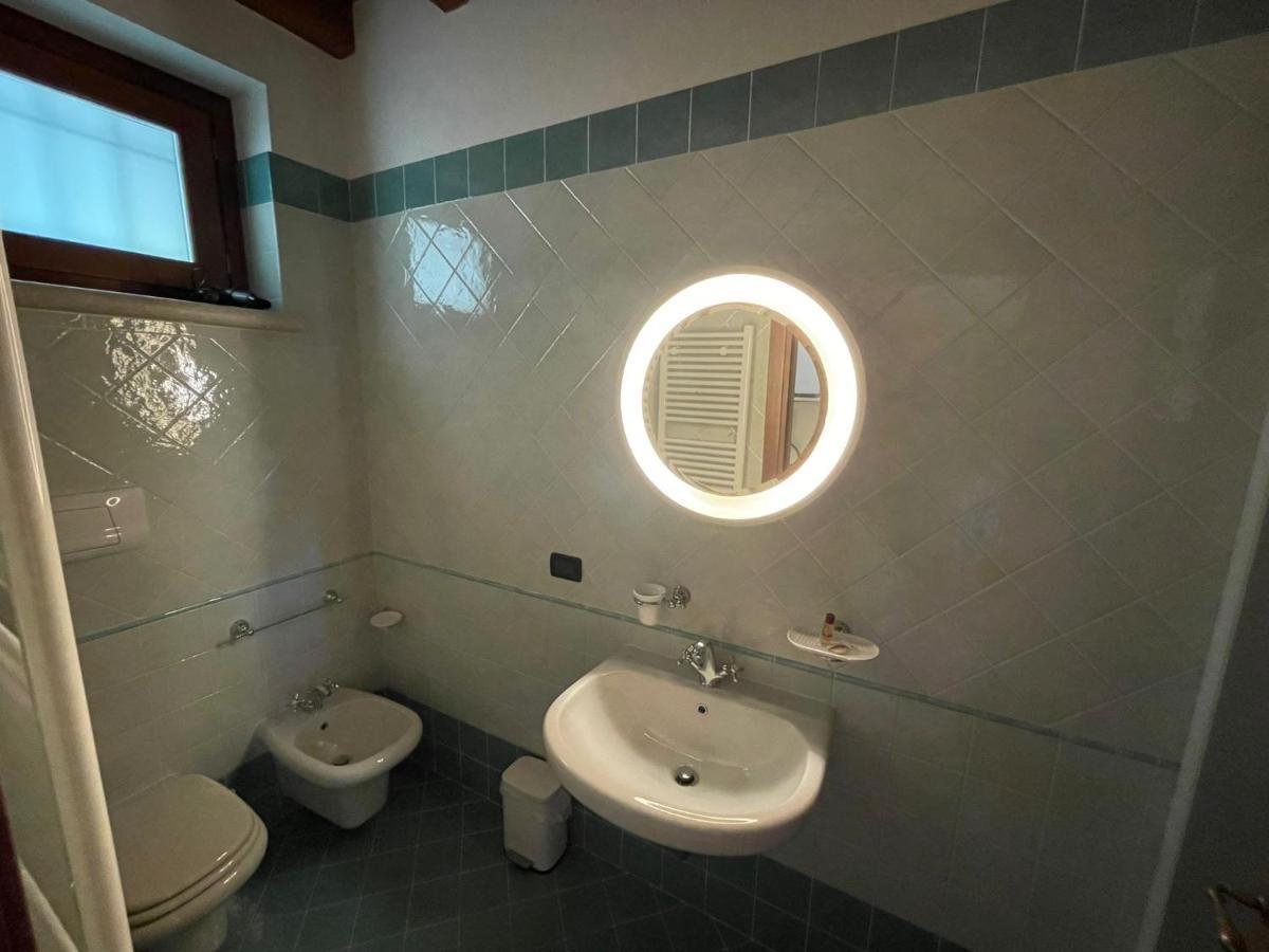 La FIOCCHINA - Magic Place - Salò - Garda Lake - countryside farmhouse, inside the middle of the lake Exterior foto