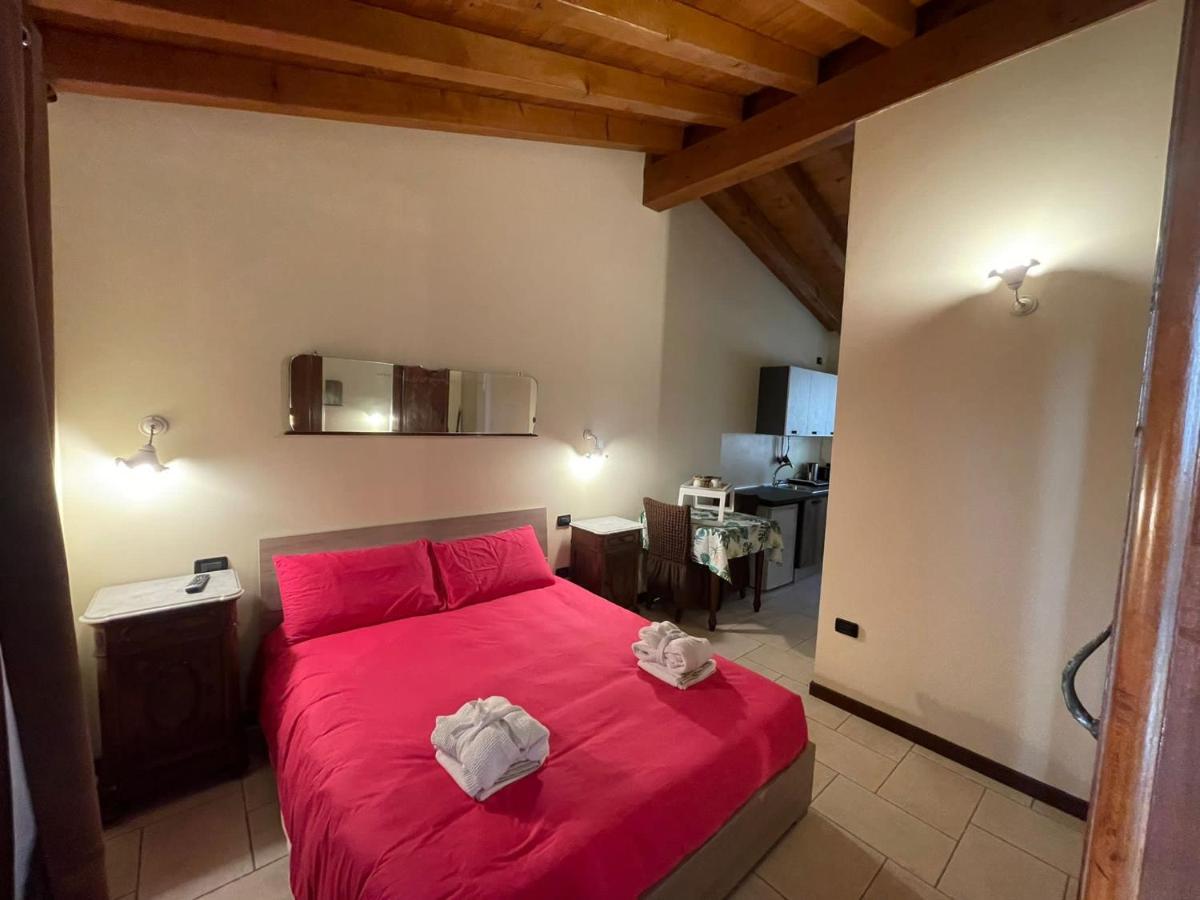 La FIOCCHINA - Magic Place - Salò - Garda Lake - countryside farmhouse, inside the middle of the lake Exterior foto