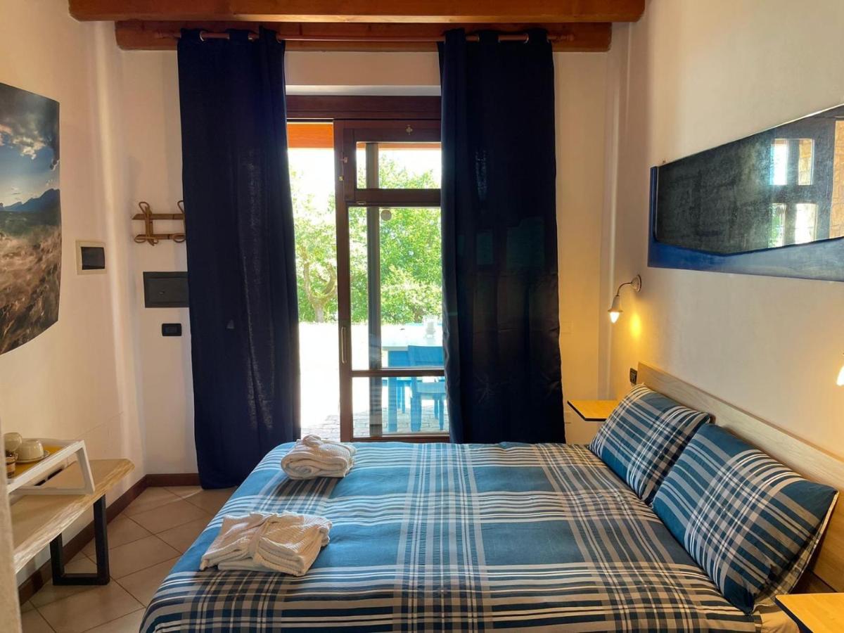 La FIOCCHINA - Magic Place - Salò - Garda Lake - countryside farmhouse, inside the middle of the lake Exterior foto