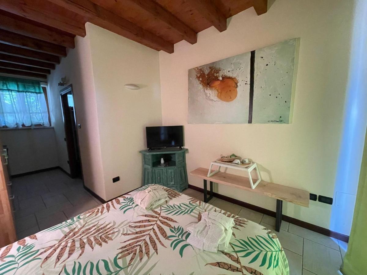 La FIOCCHINA - Magic Place - Salò - Garda Lake - countryside farmhouse, inside the middle of the lake Exterior foto