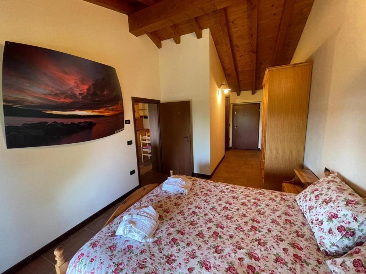 La FIOCCHINA - Magic Place - Salò - Garda Lake - countryside farmhouse, inside the middle of the lake Exterior foto