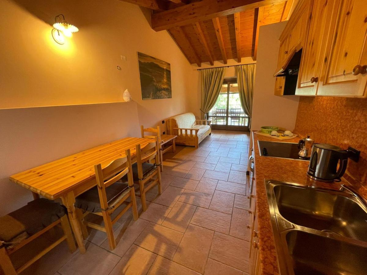 La FIOCCHINA - Magic Place - Salò - Garda Lake - countryside farmhouse, inside the middle of the lake Exterior foto